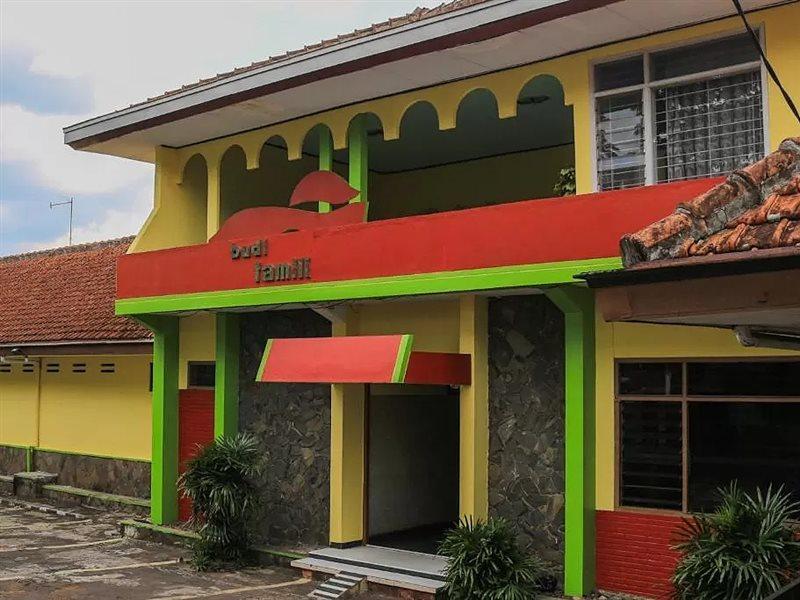 Oyo Life 1708 Hotel Budi Famili 1 Syariah Ciamis Esterno foto