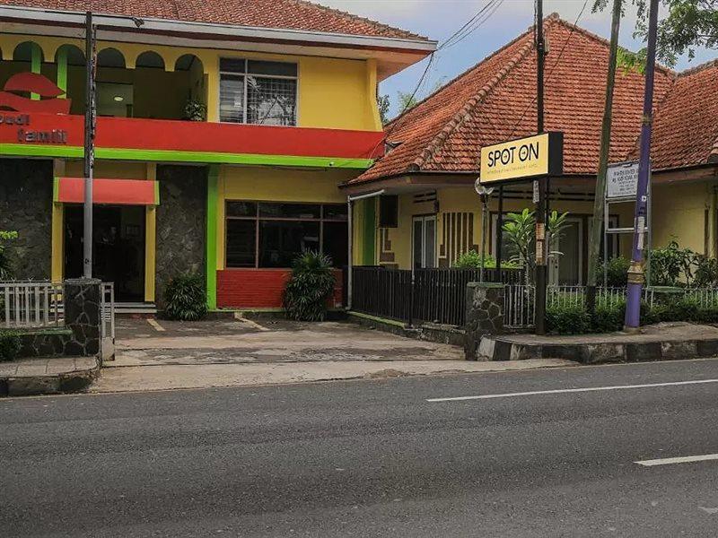 Oyo Life 1708 Hotel Budi Famili 1 Syariah Ciamis Esterno foto