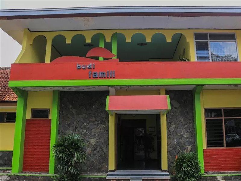 Oyo Life 1708 Hotel Budi Famili 1 Syariah Ciamis Esterno foto