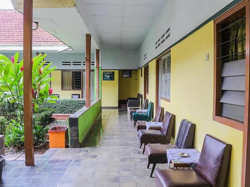 Oyo Life 1708 Hotel Budi Famili 1 Syariah Ciamis Esterno foto